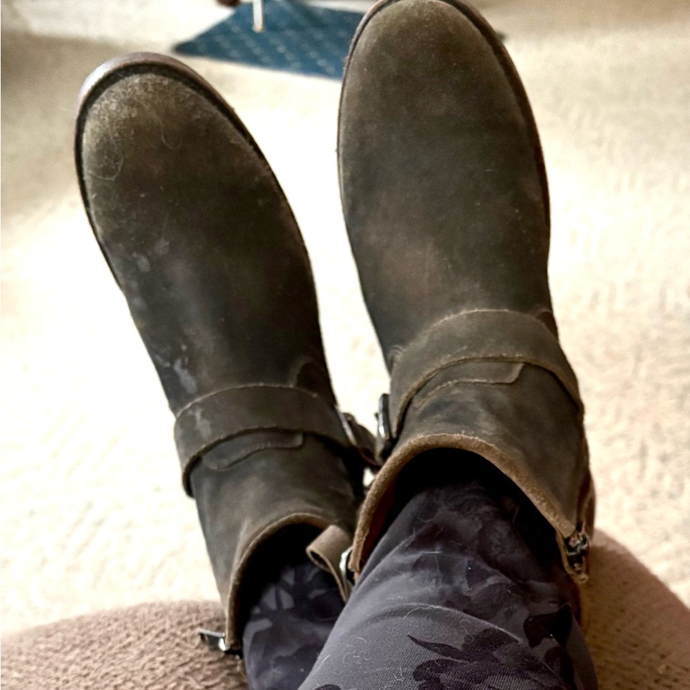 ‘Frye Veronica Strappy Triple Buckle Rustic Distressed Short Suede Boots Size 9’ - Picture 12 of 16